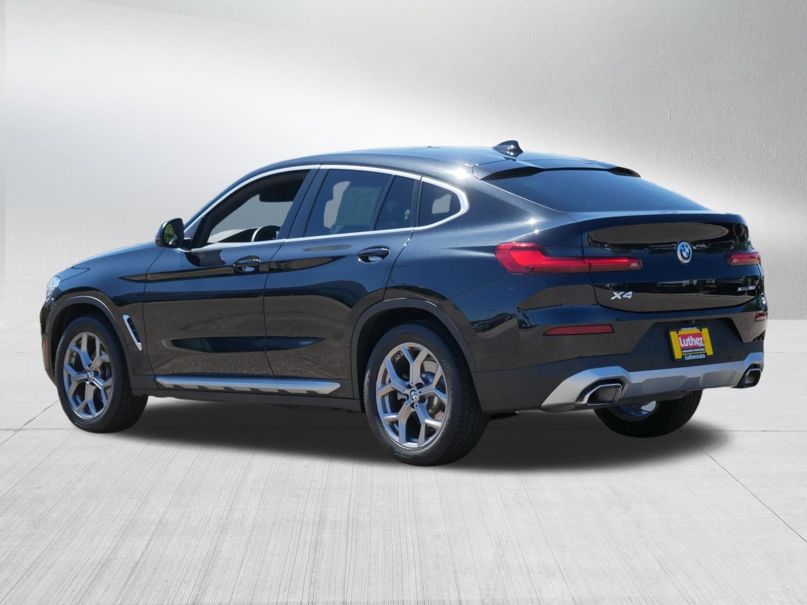 Used 2024 BMW X4 xDrive30i w/ Parking Assistance Package AWD/4WD image 5