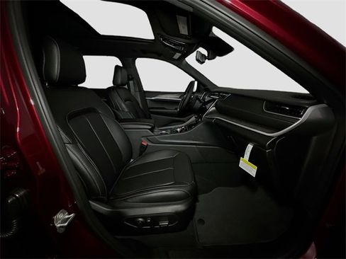 New 2025 Jeep Grand Cherokee L Limited image 33