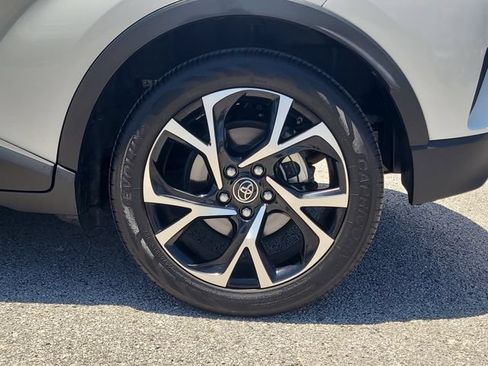 Used 2019 Toyota C-HR Limited FWD image 8