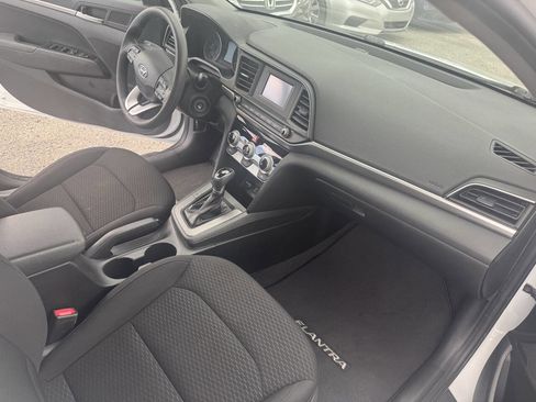Used 2019 Hyundai Elantra SE w/ Cargo Package image 9