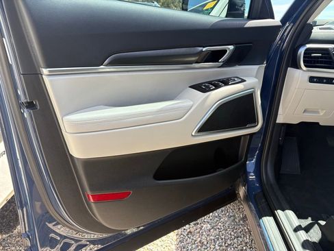 Certified 2024 Kia Telluride S w/ S Sunroof Package AWD/4WD image 15