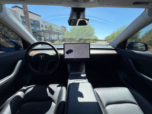 Used 2021 Tesla Model Y Long Range AWD/4WD image 19