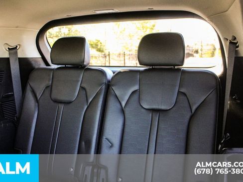 Used 2024 Kia Sorento S image 19