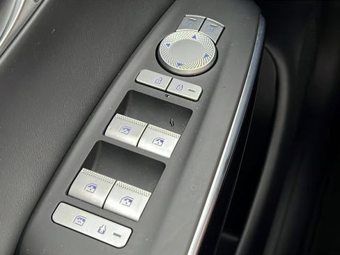 Certified 2025 Genesis GV70 2.5T AWD/4WD image 23