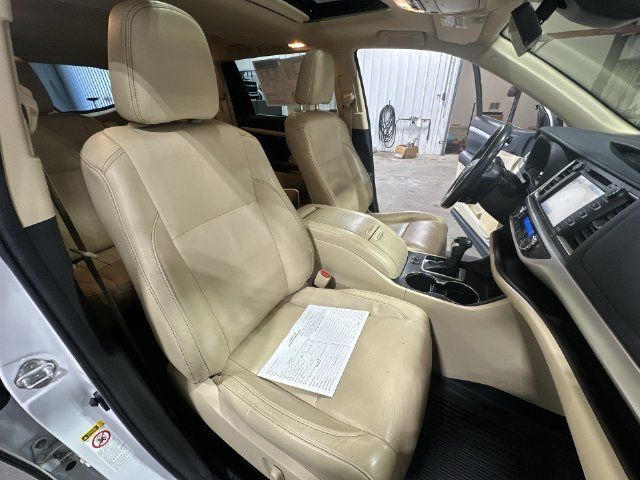 Used 2017 Toyota Highlander XLE FWD image 32
