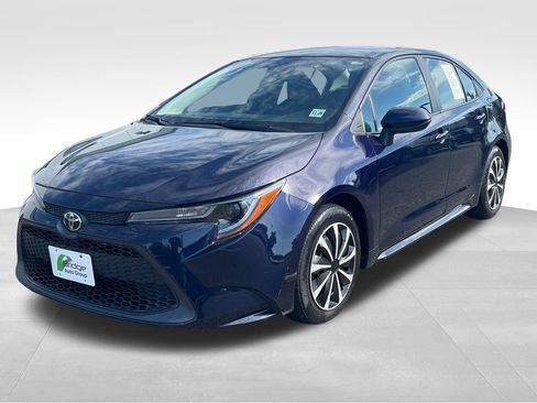 Used 2022 Toyota Corolla LE FWD image 3