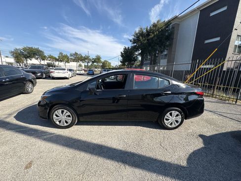 Used 2025 Nissan Versa S FWD image 3