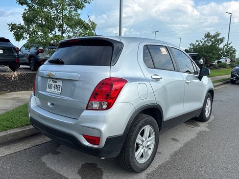 Used 2022 Chevrolet Trax LS w/ Tint and Cruise Package FWD image 3