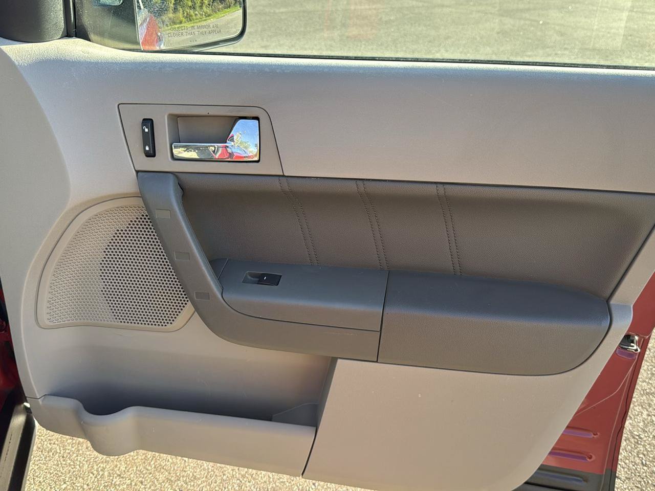 Used 2009 Ford Focus SEL FWD image 23