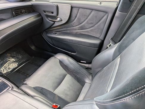 Used 2018 Lexus LS 500 F Sport w/ Accessory Package (Z2) image 16