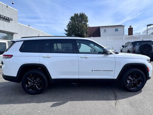 Used 2025 Jeep Grand Cherokee L Altitude image 8