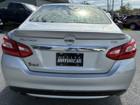 Used 2016 Nissan Altima 2.5 SR w/ LED Appearance Package image 5