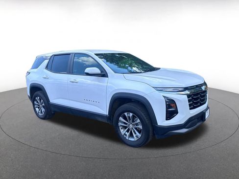 Used 2025 Chevrolet Equinox LT FWD image 2