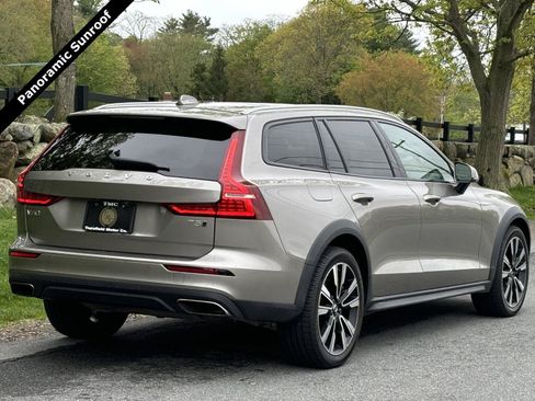 Used 2020 Volvo V60 T5 Cross Country AWD/4WD image 4