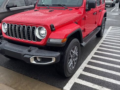 Used 2025 Jeep Wrangler Sahara AWD/4WD image 4