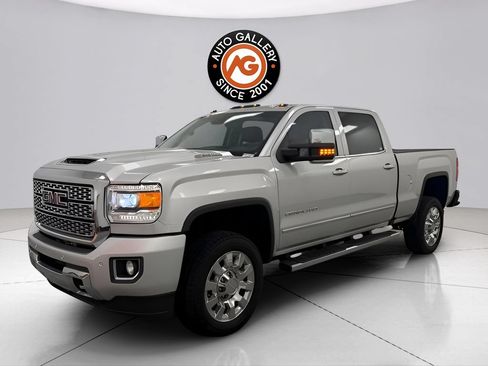Used 2019 GMC Sierra 2500 Denali w/ Duramax Plus Package AWD/4WD image 7