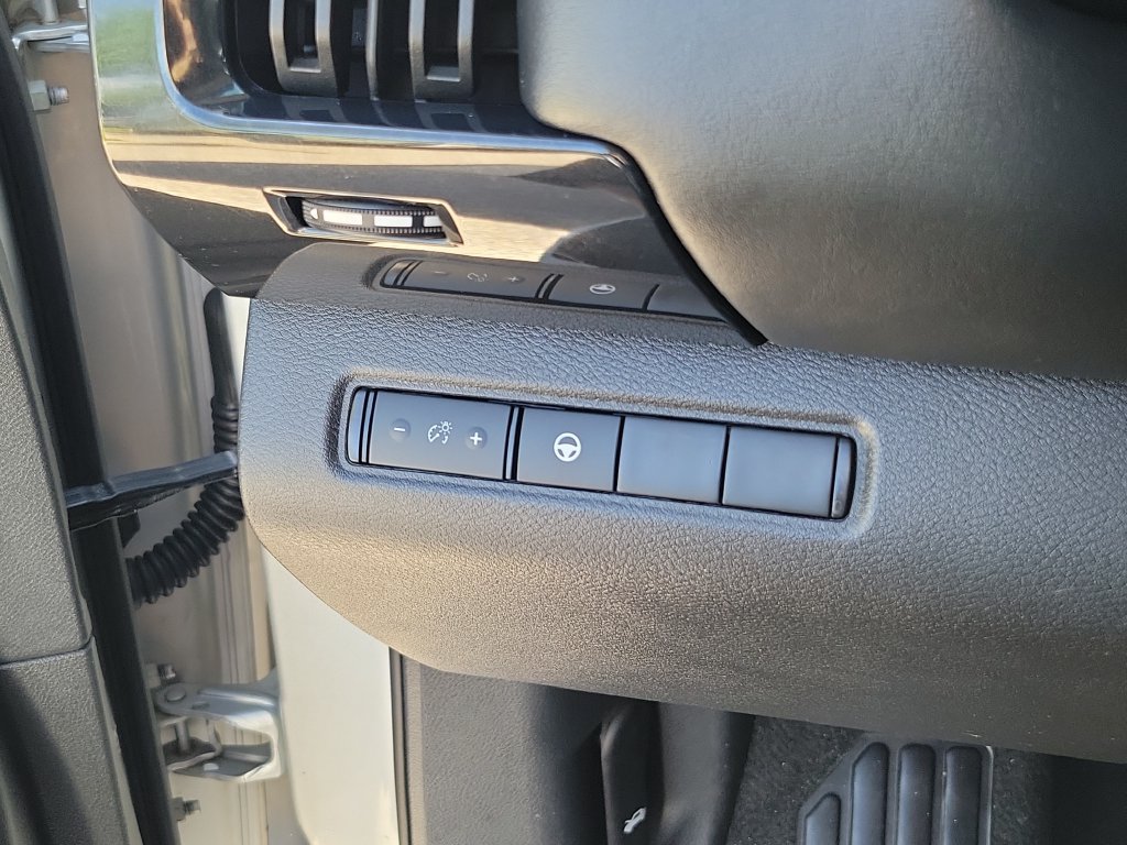 Certified 2023 Nissan Pathfinder SV FWD image 22