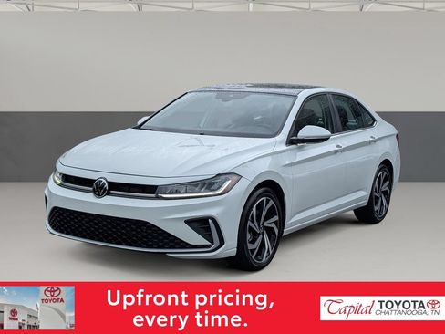 Used 2025 Volkswagen Jetta SEL FWD image 4