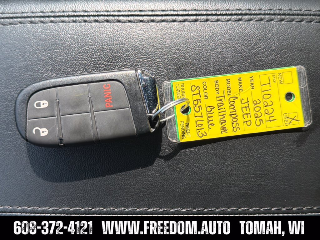 Used 2025 Jeep Compass Trailhawk AWD/4WD image 27