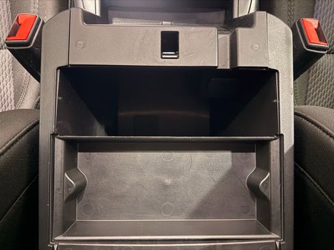 Used 2022 Ford Explorer XLT image 27