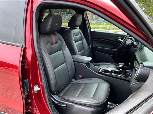 Used 2025 Chevrolet Trax RS w/ Sunroof Package FWD image 7