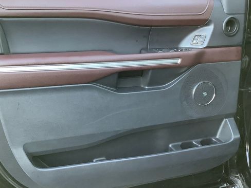 Used 2024 Ford Expedition Limited image 12