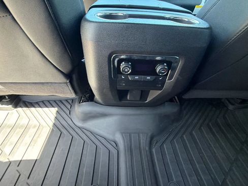 Used 2026 Chevrolet Suburban LT w/ Comfort Package RWD image 19