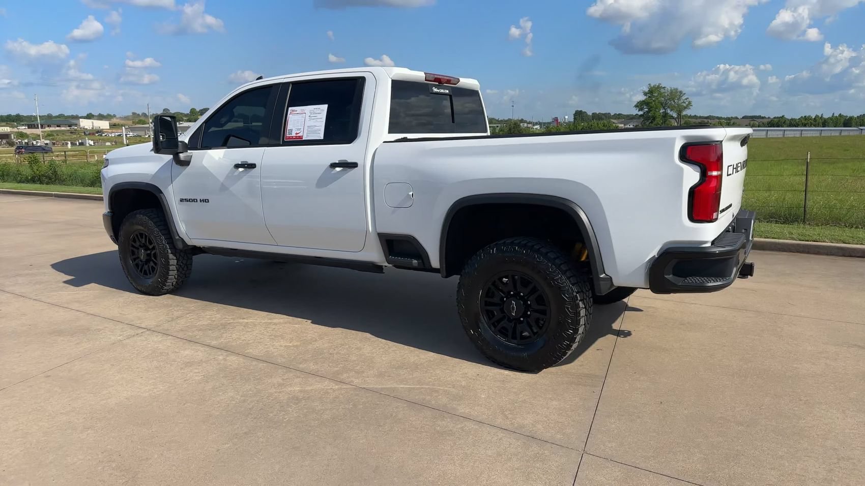 Used 2025 Chevrolet Silverado 2500 ZR2 w/ Technology Package AWD/4WD image 6