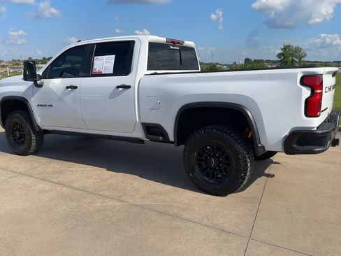 Used 2025 Chevrolet Silverado 2500 ZR2 w/ Technology Package AWD/4WD image 6