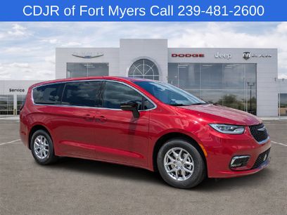 New 2026 Chrysler Pacifica Select