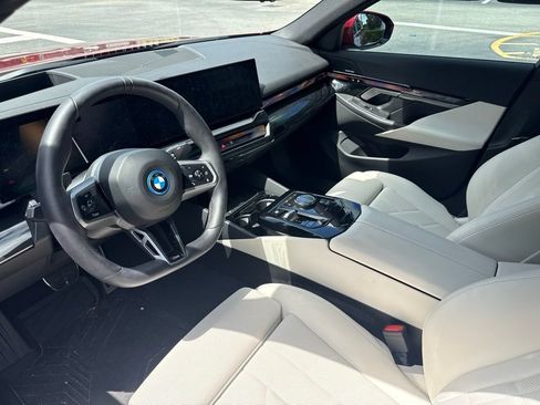 Used 2025 BMW i5 eDrive40i w/ M Sport Package RWD image 4
