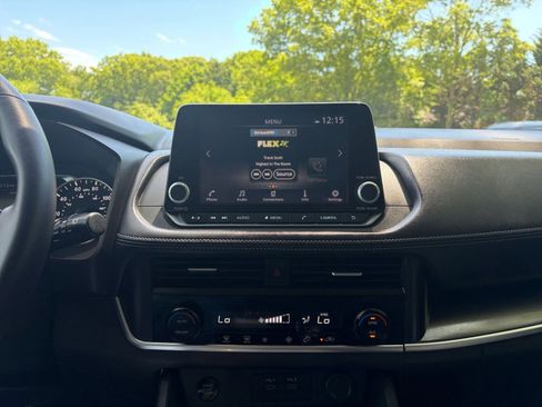 Used 2025 Nissan Rogue SV AWD/4WD image 17