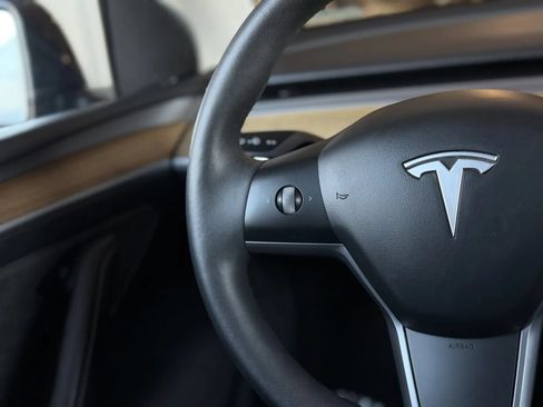 Used 2022 Tesla Model Y Performance AWD/4WD image 21