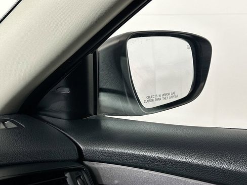 Used 2018 Nissan Rogue SV w/ Premium Package image 25