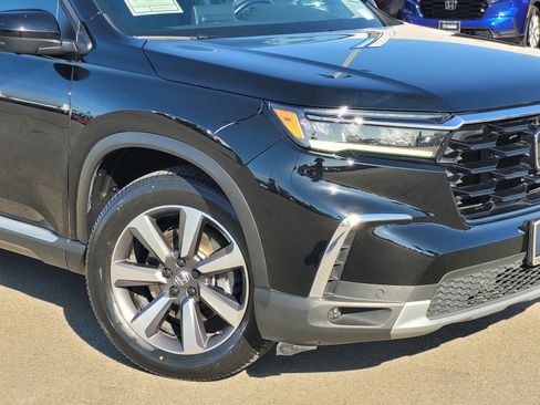 Certified 2023 Honda Pilot Elite image 3