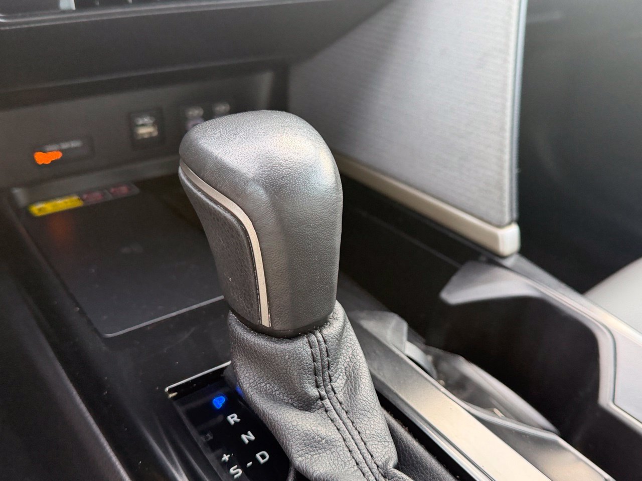 Used 2025 Toyota Camry SE w/ Convenience Package FWD image 22