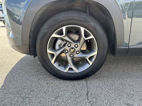 Used 2025 Chevrolet Trax LT FWD image 5