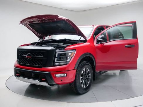 Used 2021 Nissan Titan PRO-4X w/ Pro-4x Convenience Package AWD/4WD image 17