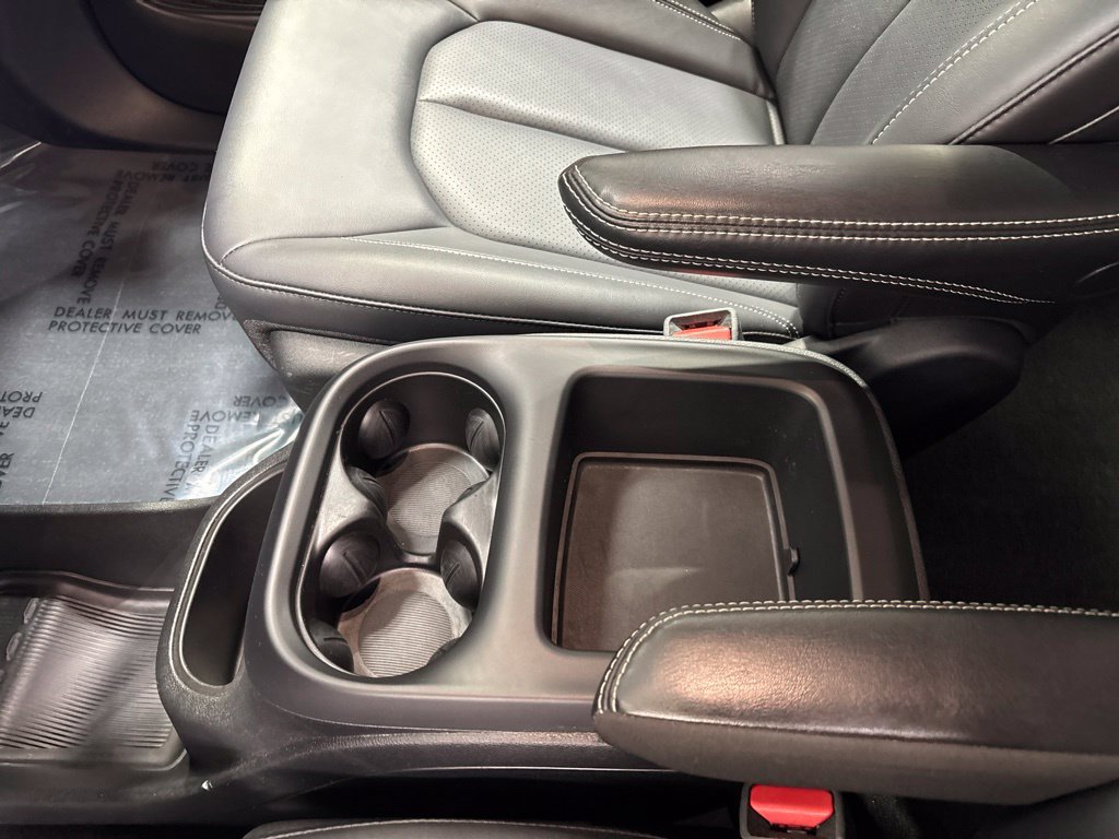 Used 2025 Chrysler Pacifica Select FWD image 30