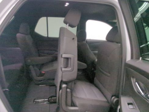 Used 2023 Chevrolet Traverse LT FWD image 34