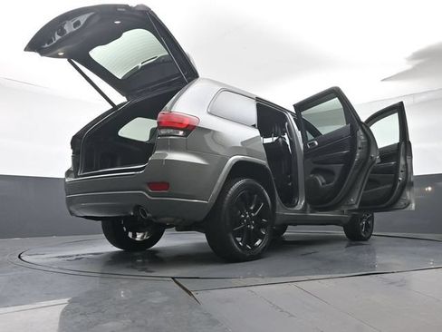 Used 2021 Jeep Grand Cherokee Laredo X AWD/4WD image 47