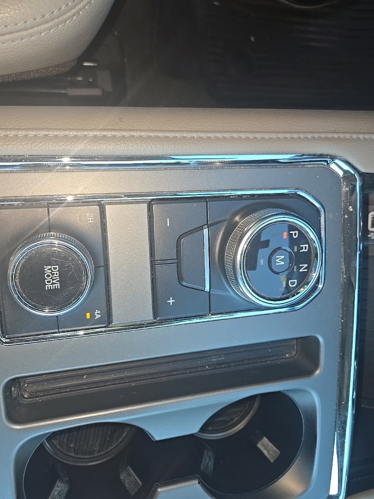 Used 2019 Ford Expedition XLT w/ Equipment Group 202A AWD/4WD image 27