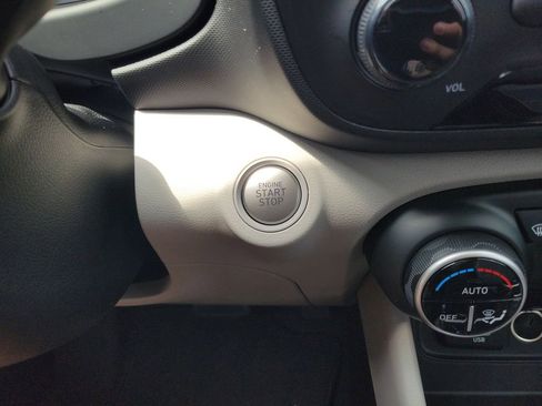 Certified 2025 Hyundai Venue SEL image 20