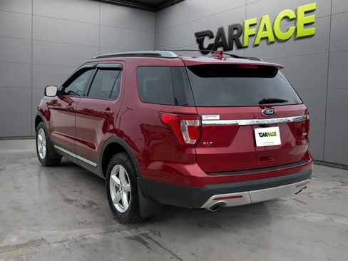 Used 2017 Ford Explorer XLT w/ Equipment Group 202A AWD/4WD image 8