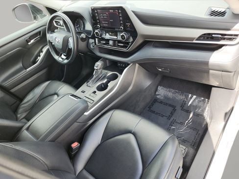 Used 2021 Toyota Highlander XLE FWD image 13