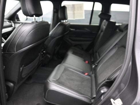 Used 2023 Jeep Grand Cherokee Altitude AWD/4WD image 13