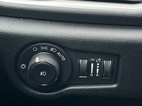 New 2026 Chrysler Pacifica Select image 12