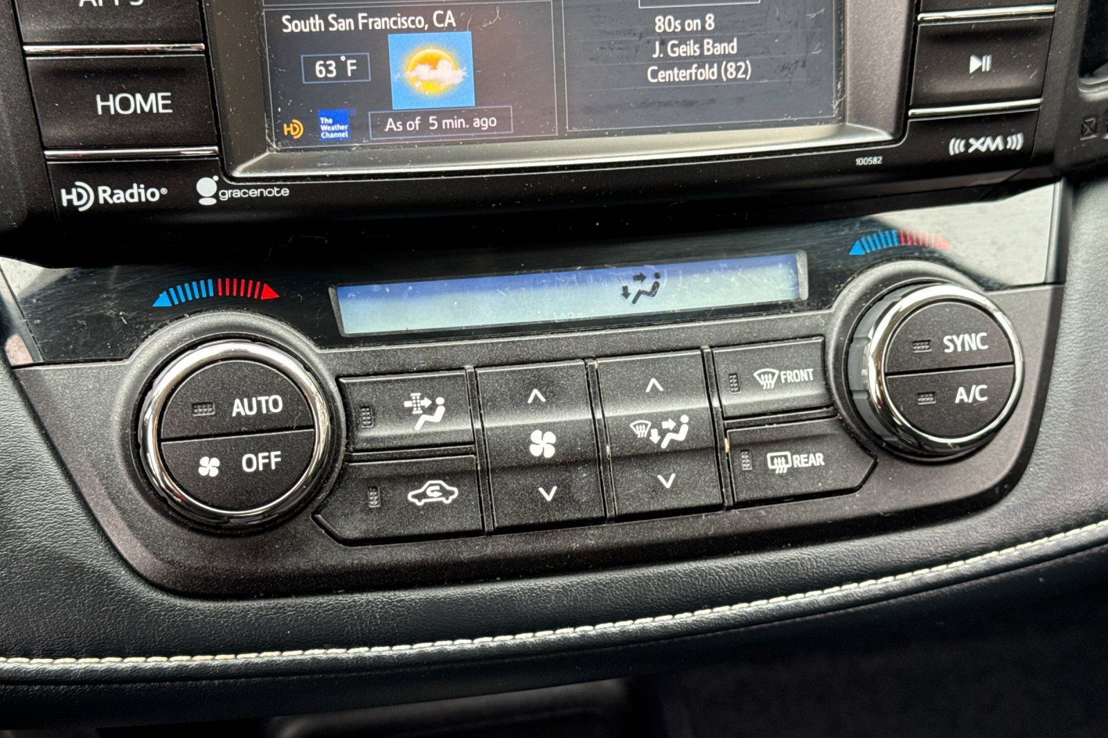 Used 2018 Toyota RAV4 XLE w/ Plus Extra Value Package AWD/4WD image 18