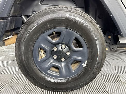 Used 2023 Jeep Wrangler Sport image 32