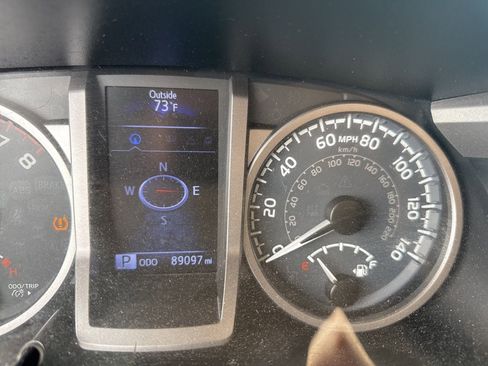 Used 2017 Toyota Tacoma SR5 w/ Tow Package image 12